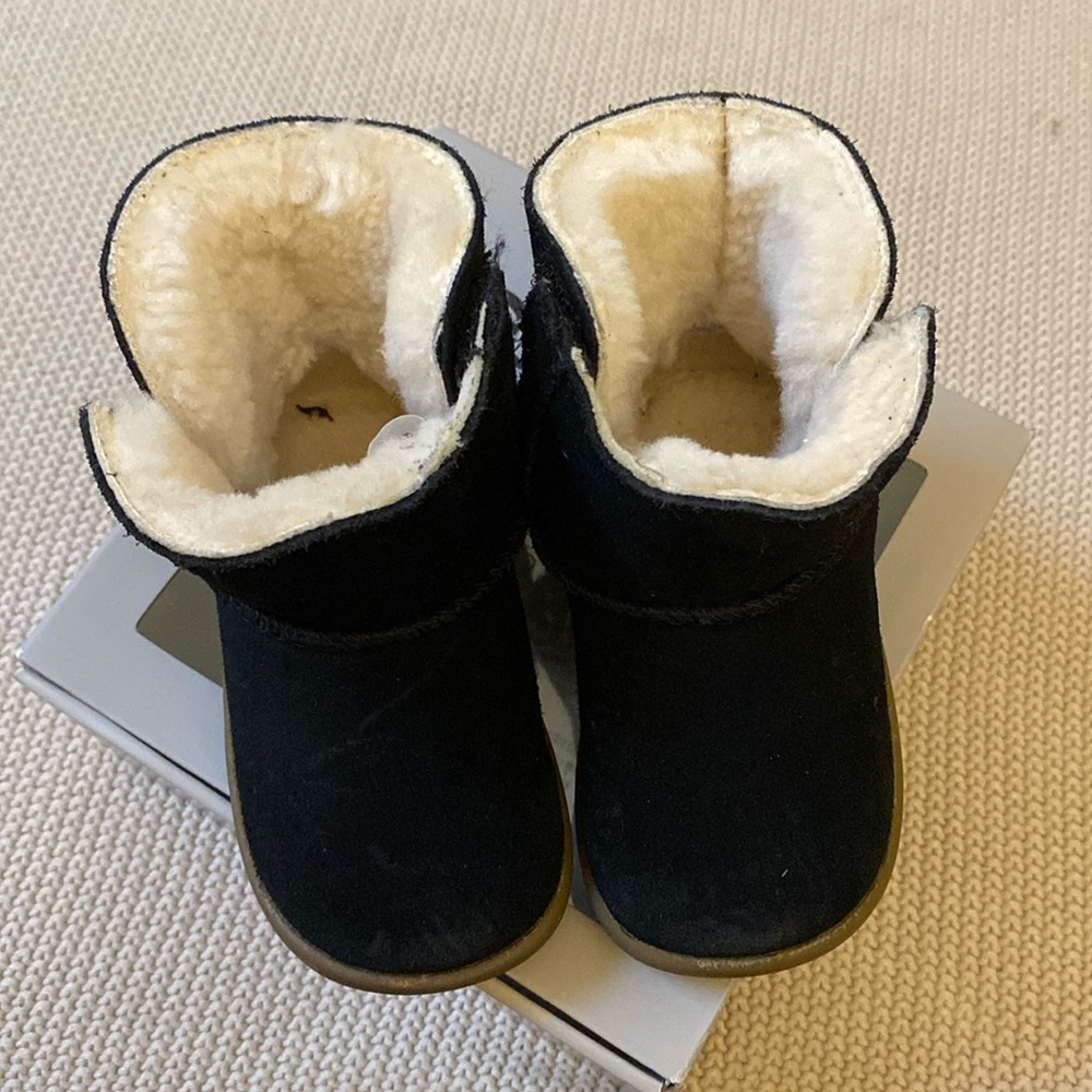 Black Kleenan Uggs